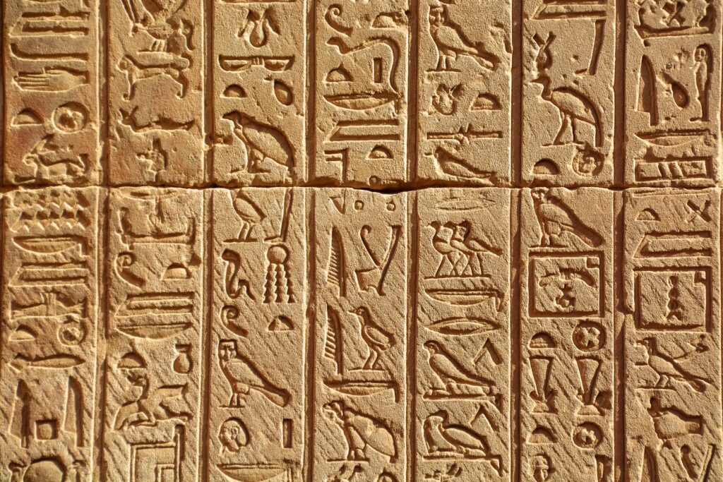 hieroglyphe illustrant articles commandements